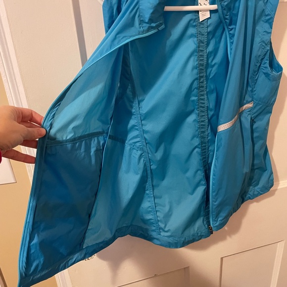 Oiselle Reflective Vigor Vest Blue - Picture 4 of 9